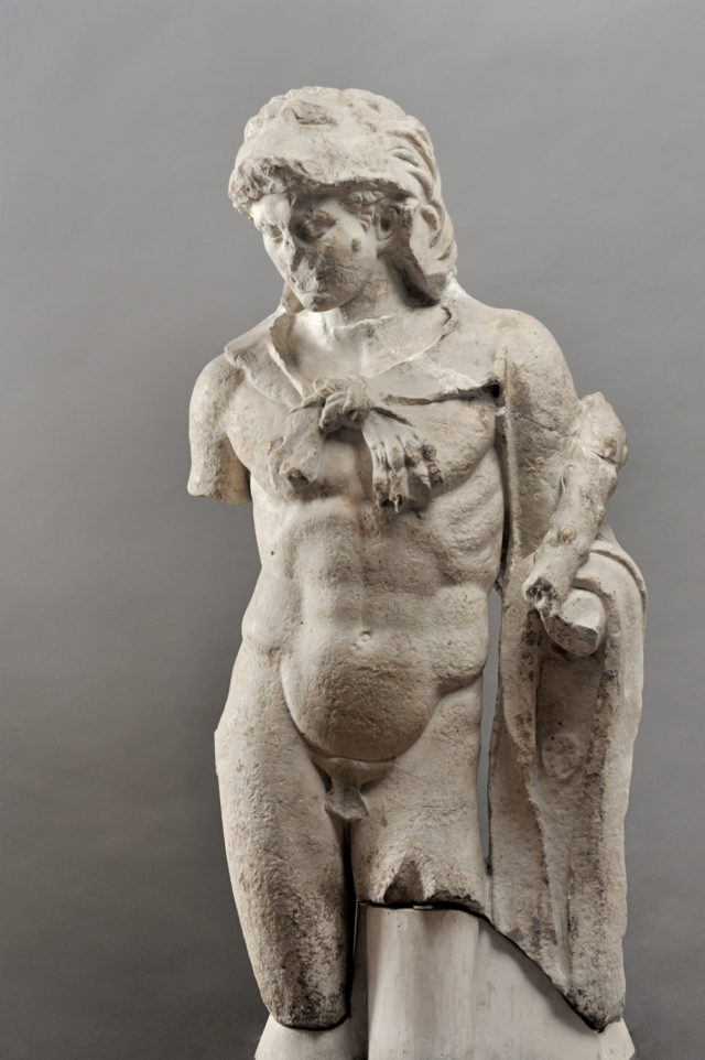 Statue d'Hercule découverte à Port-la-nautique ©Loic Demalet-CCJ
